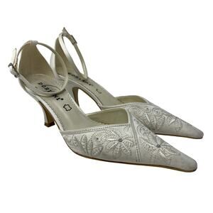 Doriani Pointed Toe Ankle Strap Bridal Heels Womens Sz 38 US 7 Cream Embroidered